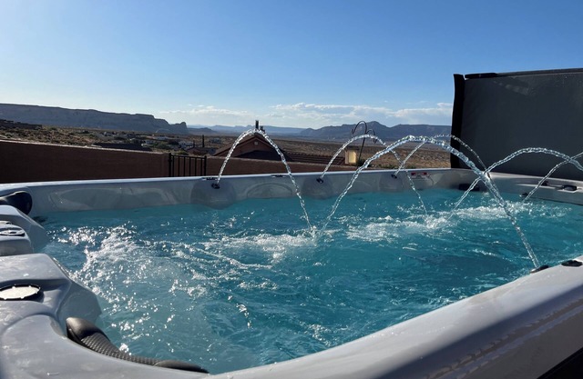 2 Bedroom Town Home with Unobstructed Views of Lake Powell in Dark Sky Community