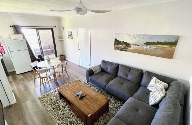 2 Bedroom Unit - Backs onto Rainforest and close to Beaches