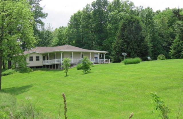 2-bedroom vacation home minutes away from Greencastle and Depauw campus