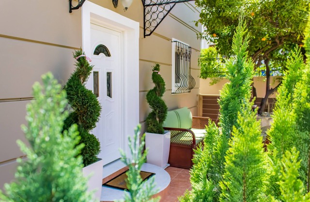 2 Bedroom Villa in Galatas with a lovely garden