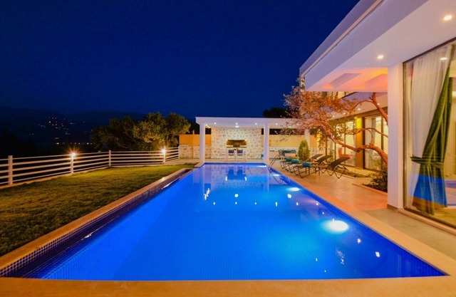 2 Bedroom Villa with Garden - 4123