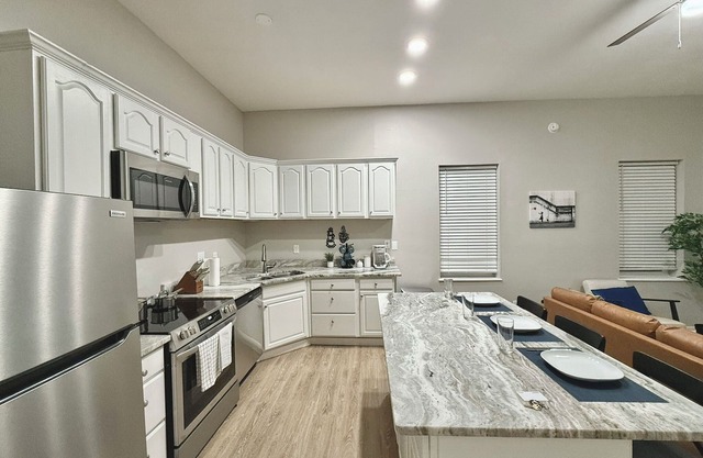 2 Bedroom with Parking! Steps from Washington Park in Over-The-Rhine!