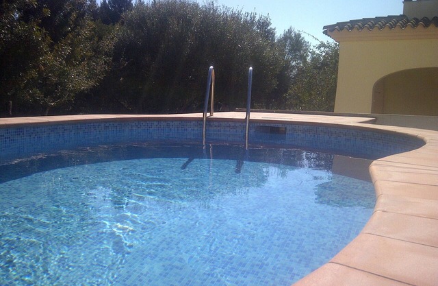 2 bedrooms, 1 living room with kitchen, shower/WC, terraces, Garden, Parking