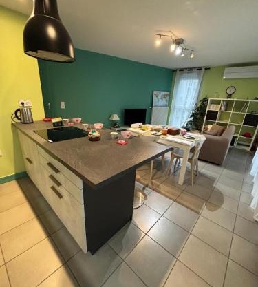 2 bedrooms, air conditioning, garage, metro