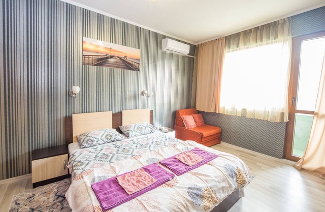 2 Bedrooms - Downtown Square - Relax to the Max