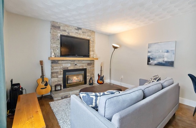 2 Beds Cozy Home in a Calm Neighborhood