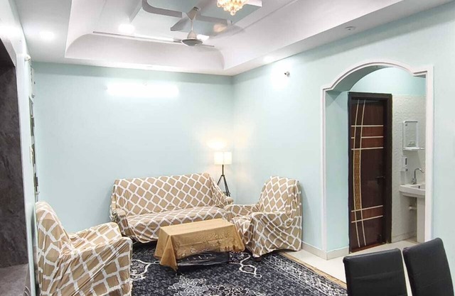 2 BHK Beautifully Furnished Apartment with Kitchen, Attached Bathroom Parking