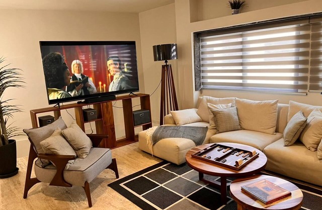 2 blocks from La Playa, new and beautiful apartment in the heart of La Paz
