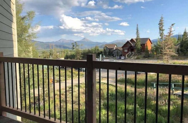 2 BR Mountain Condo w/views, near amazing skiing