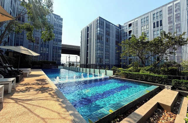 2 BR Quiet, No Traffic Noise with Pool and Gym