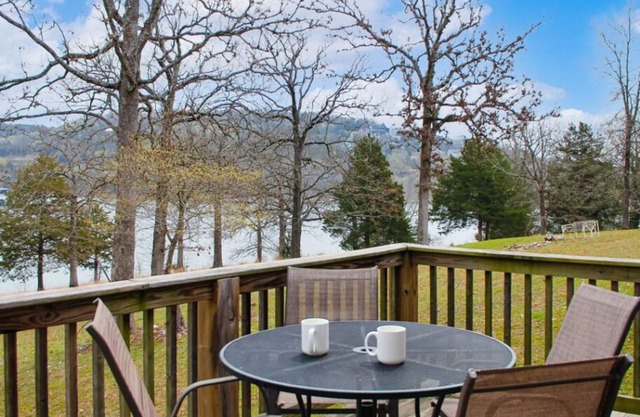 2 BR Waterfront Cabin w/Pool + Swim & Boat dock