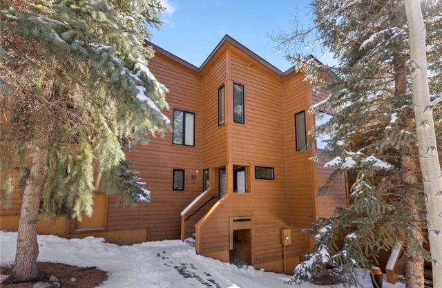 2 king beds & private baths, queen sleeper. nFree shuttle just minutes to slopes