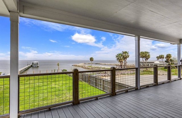 2 Lodge Combo - Sleeps 30 w/Pool + Private Pier