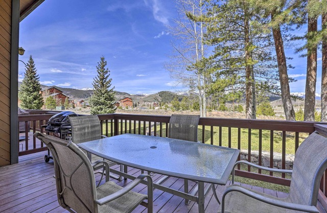2 Mi to Lake Dillon: Spacious Condo w/Mtn Views