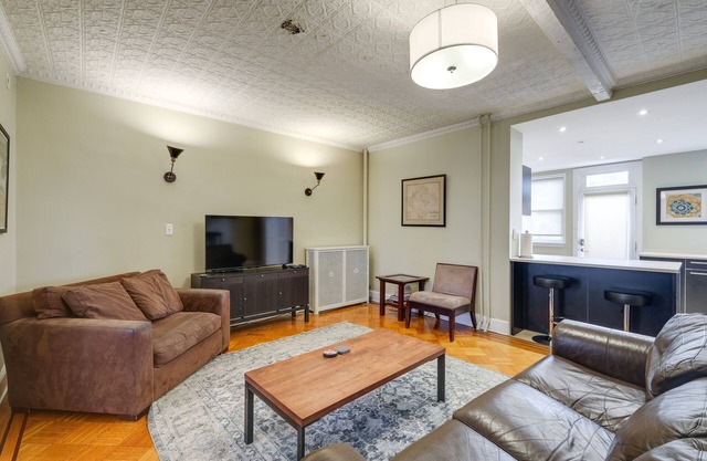 2 Mi to National Mall: Modern DC Home