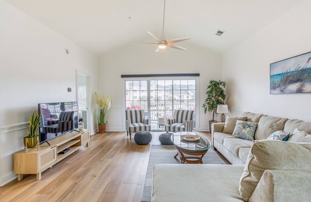 2 Mi to Shore: Myrtle Beach Condo w/Pool!
