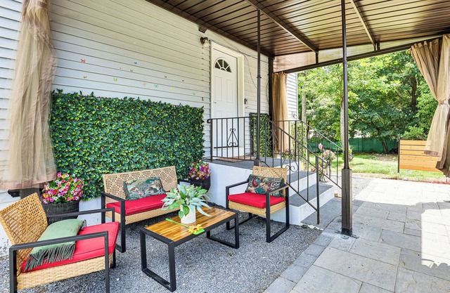 2 Mi to The Marketplace: Spring Valley Apartment