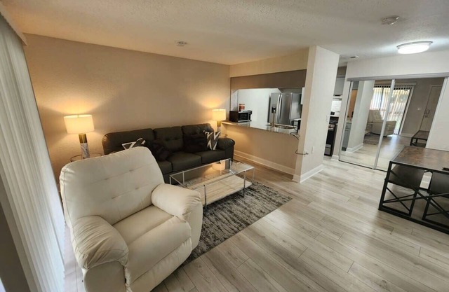 2 miles to FSU, TSC, and FAMU!