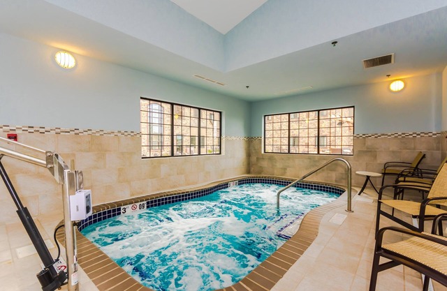 2 Min from University of North Dakota. Free Breakfast. Indoor Pool & Hot Tub.