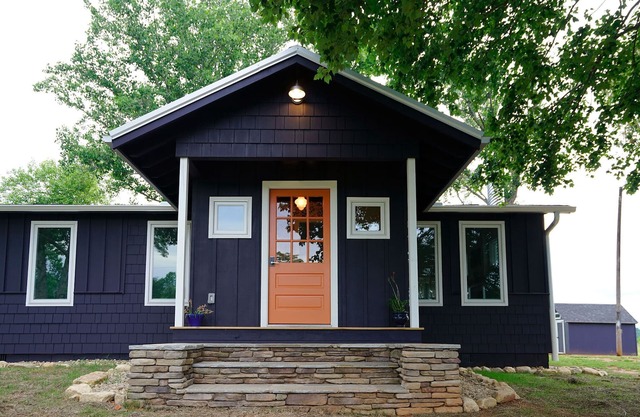 2 mins to TIEC! THE ORANGE DOOR 3br 2 ba LUXE MODERN FARMHOUSE COTTAGE