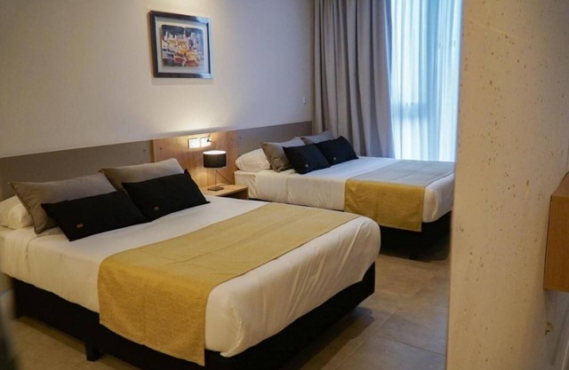 2 Modern Rooms With Pool Free Breakfast And Parking Near Local Attractions