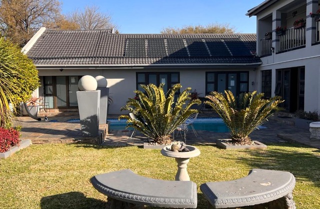 2 Op Terblanche Guesthouse