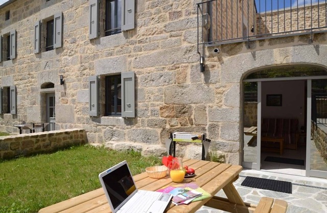 2-person gîte at Ferme Lionnet