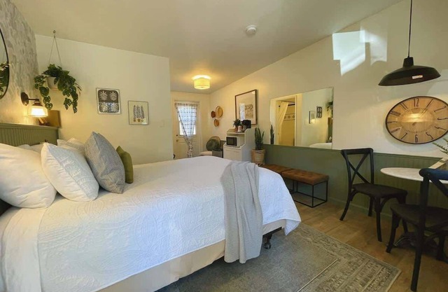 #2 *Quaint Room Near Lake Crescent for a Retreat✷