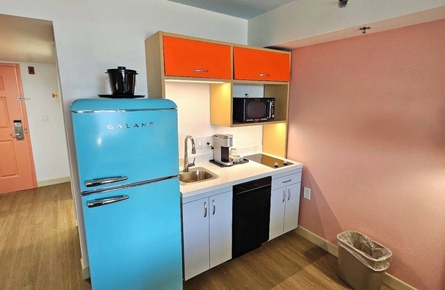 2 Queen Kitchenette, Oceanfront, Balcony