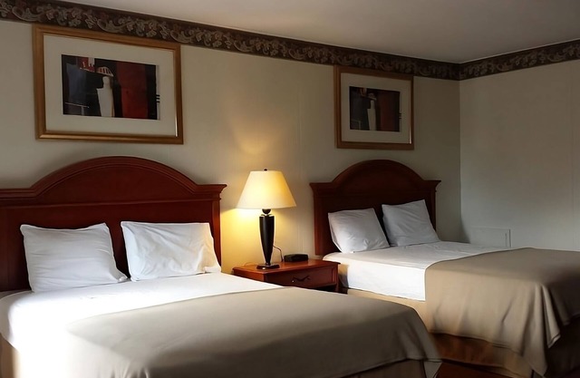 2 Relaxing Units, FREE Parking, Swimming Pool! Near Hershey Chocolate Factory
