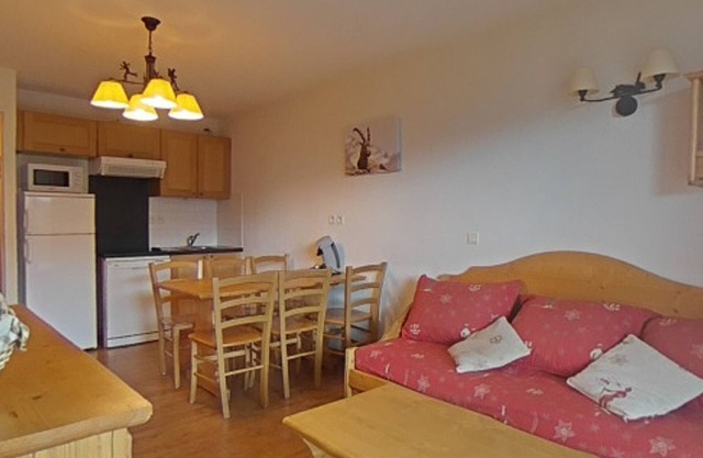2-room apartment, 6 people, pool, parking, near slopes