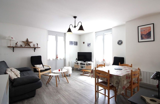 2-room apartment sleeps 6 city center near spas