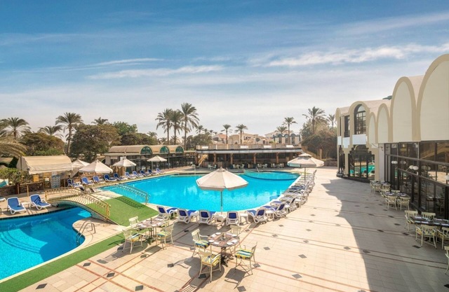 2 Rooms l Experience the Magic of Cairo with Pool, Live Music & Family Vibes