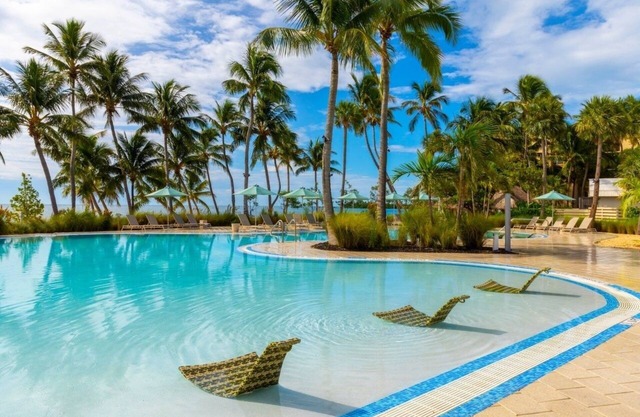 2 Rooms w/Balcony, Courtyard View, Outdoor Pool, Free Parking & Pet Friendly