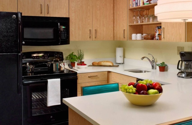 2 Spacious Classy Units, Near 10 Fairway, With Outdoor Pool, Pets Are Allowed!