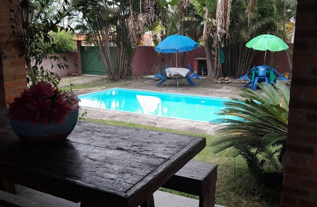 2-storey colonial mansion 400 m from the beach. Large balcony, swimming pool, barbecue.