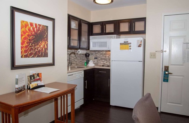 2 Studio Suites about 8-miles from San Antonio International Airport! W/Pool!