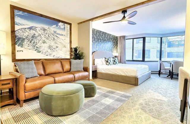 2 Unit Combo! Heated Pool, Hot Tub, Steam + Gym!