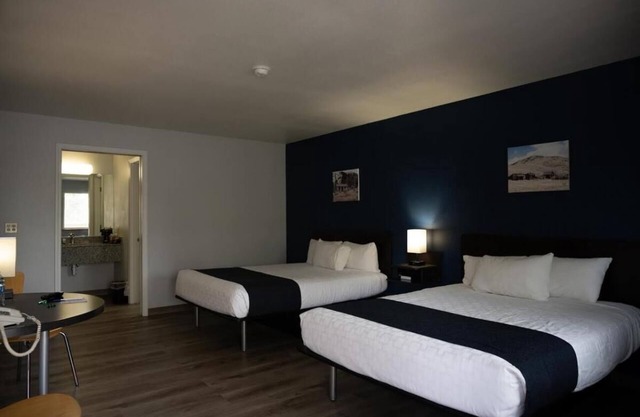 2 x Non-Smoking Two Queens at Beaverhead Lodge