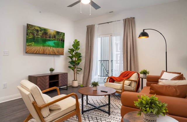 20 mins DT | Sleeps 9 | Earthy Elegance Spacious