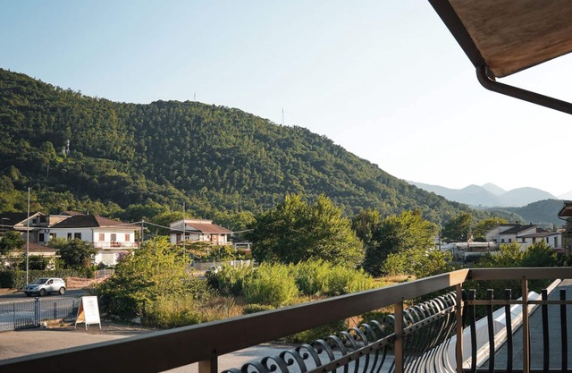 20 minutes from the sea and 10 minutes from the most exhaustive villages in the privncia