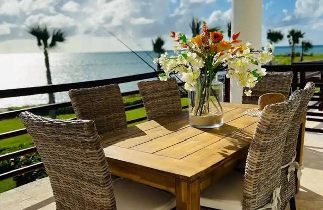 (20% OFF) Artsy & Chic Oceanfront hideaway: exclusive Cap Cana Marina district