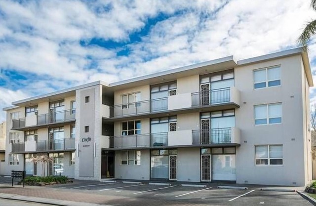 200 m away from the 'Golden Mile'- exclusive Esplanade Glenelg. Free parking.