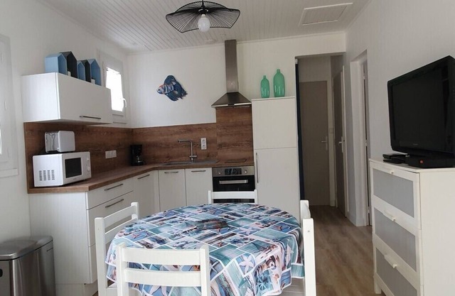 200m from the sea: house for 4 people with swimming pool and garden