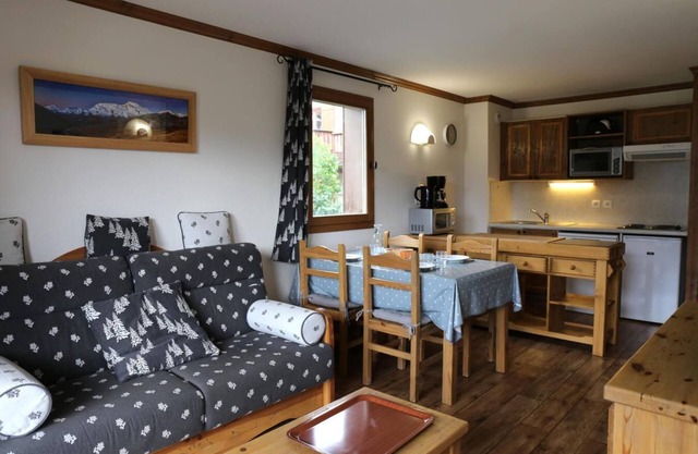 200m from resort center, 2nd floor, view open, balcony, tv, ski locker, 50m², Aussois