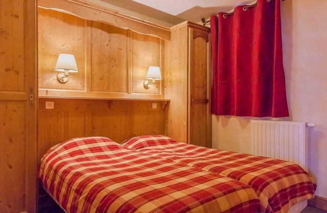 200m from resort center, swimming pool, sauna, hammam, balcony, parking, tv, ski locker, 50m²