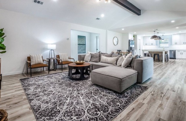 2022 remodel-Beautiful Grapevine home.
