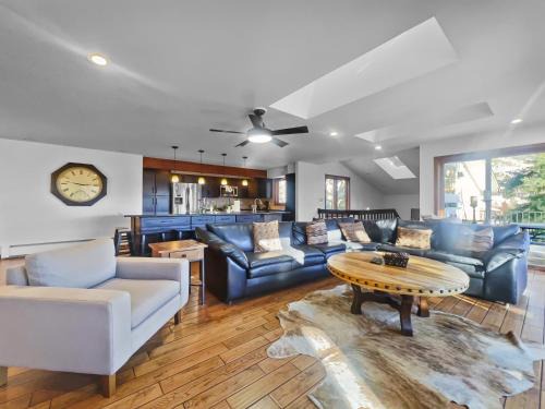 208 Tenderfoot 5Br 5Ba home