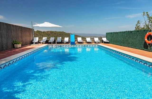 21 sleeps private pool villa & BBQ near Barcelona