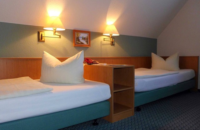 21 twin rooms - Landhotel Neuwiese with traditional inn An der Mühle